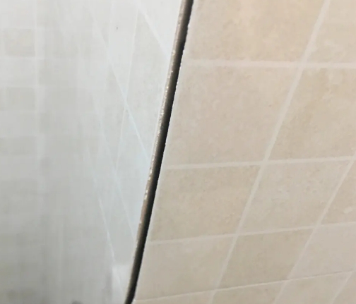 勐海瓷砖空鼓维修公司分享阳台瓷砖脱落的修复过程可以分为以下几个步骤